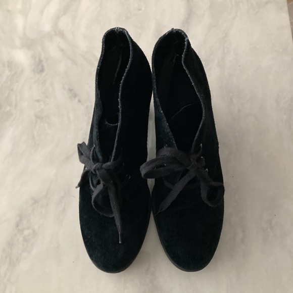 Aerosoles Ruffalo Wing Lace-Up Heeled Suede Ankle Bootie - Picture 7 of 9